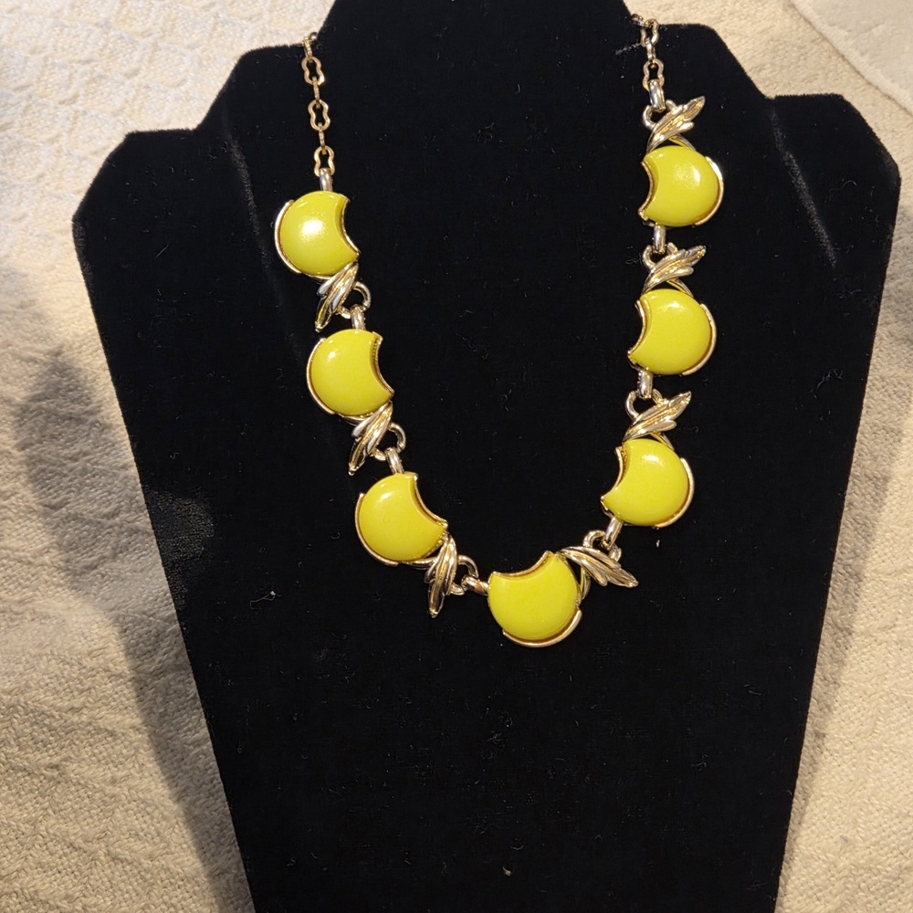 Vtg Elegant Gold and Yellow Crescent Necklace